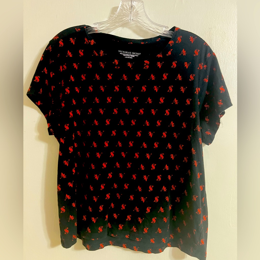 Victoria’s Secret T-Shirt Pre-Owned (Like New)
